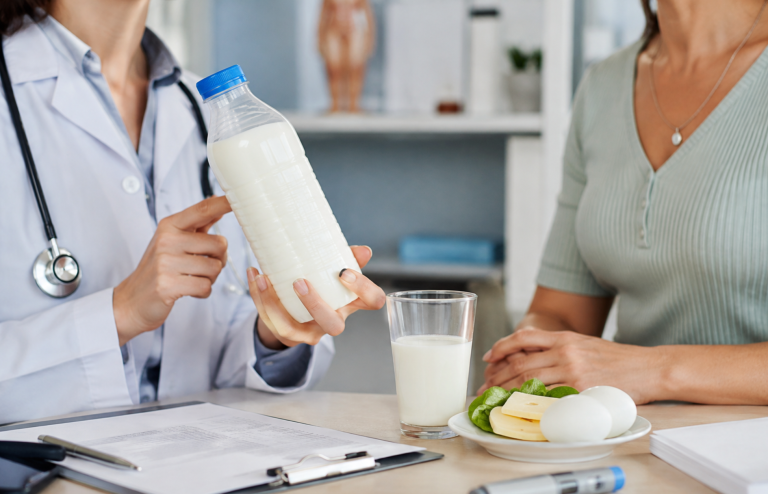 Doctor discussing whole milk with a patient during a nutrition consultation.